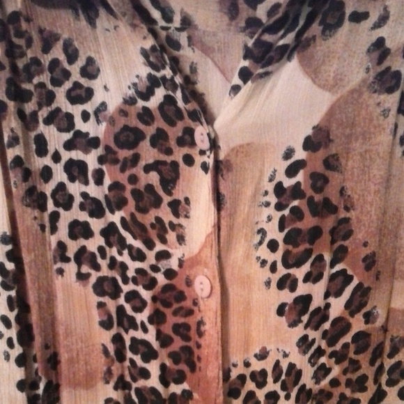 WOMEN'S RAYON ANIMAL PRINT 3/4 SLEEVE BLOUSE - Picture 2 of 5